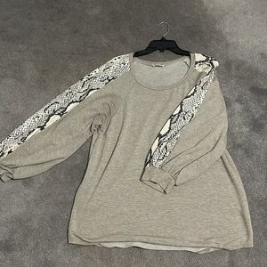 Women’s top. Size L lightweight sweatshirt Adora brand